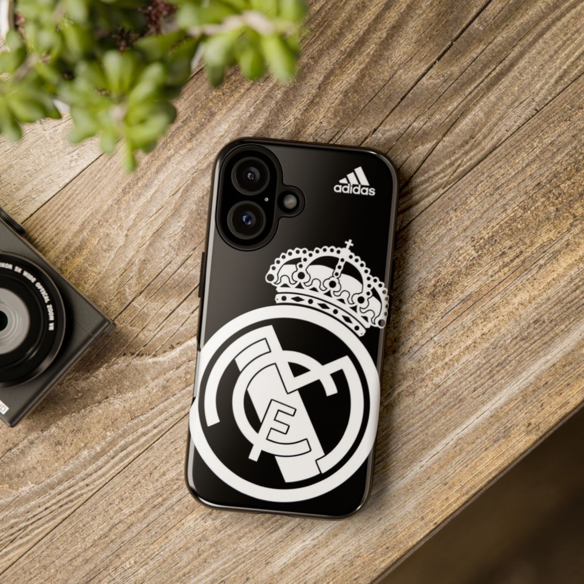 Real Madrid Black Logo iPhone 16 Tough Case